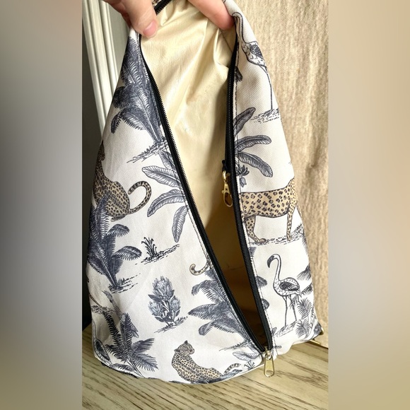 Crossbody jungle tote - Picture 3 of 6